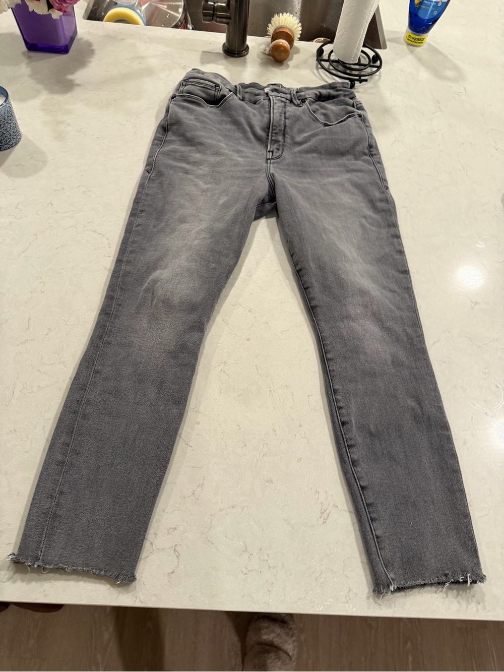 Good American Women’s Skinny Jeans in Washed Gray - Picture 2 of 3